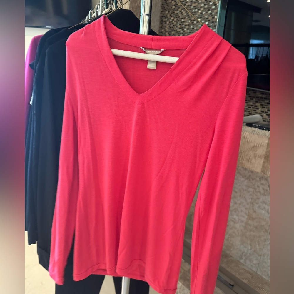 Long sleeve pink v neck T-shirt